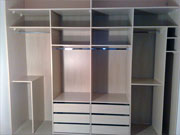 Vstavané skrine a šatníky